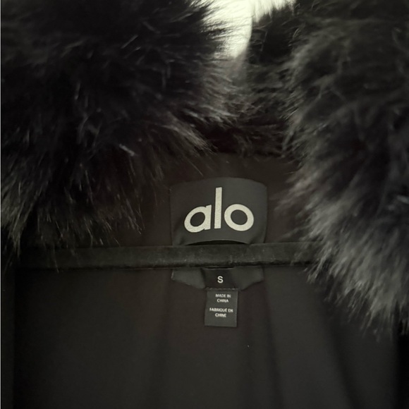 ALO Yoga Opulent Faux Fur Cropped Jacket Black - Picture 8 of 14
